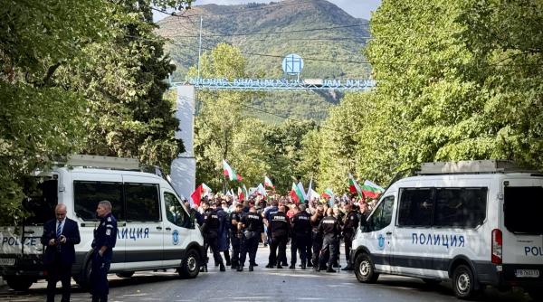 Extremiștii bulgari pro-ruși au atacat mașina în care credeau că se află Ursula von der Leyen, la vizita acesteia în Bulgaria