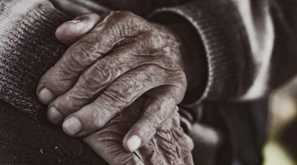 Surse: Veteranii de război și foștii deținuți politici vor plăti în continuare CASS. Bolojan a respins propunerea PSD