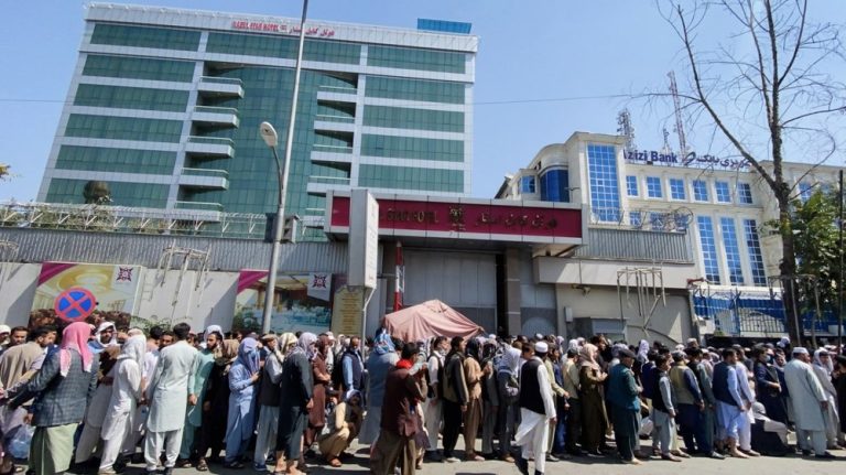 lovitură refugiații afgani - Imagine ilustrativă