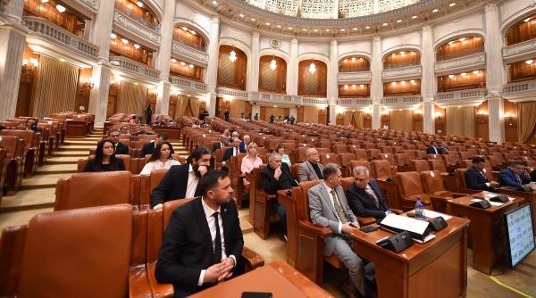 Deputaţii vor avea decontate lunar abonamente de telefonie mobilă în valoare de un euro