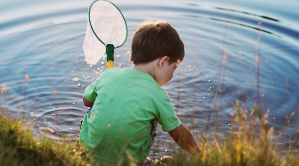 Un băiețel de 1 an și 8 luni a fost găsit mort lângă o grădiniță din Timișoara: Fusese scos afară de educatori, împreună cu colegii lui