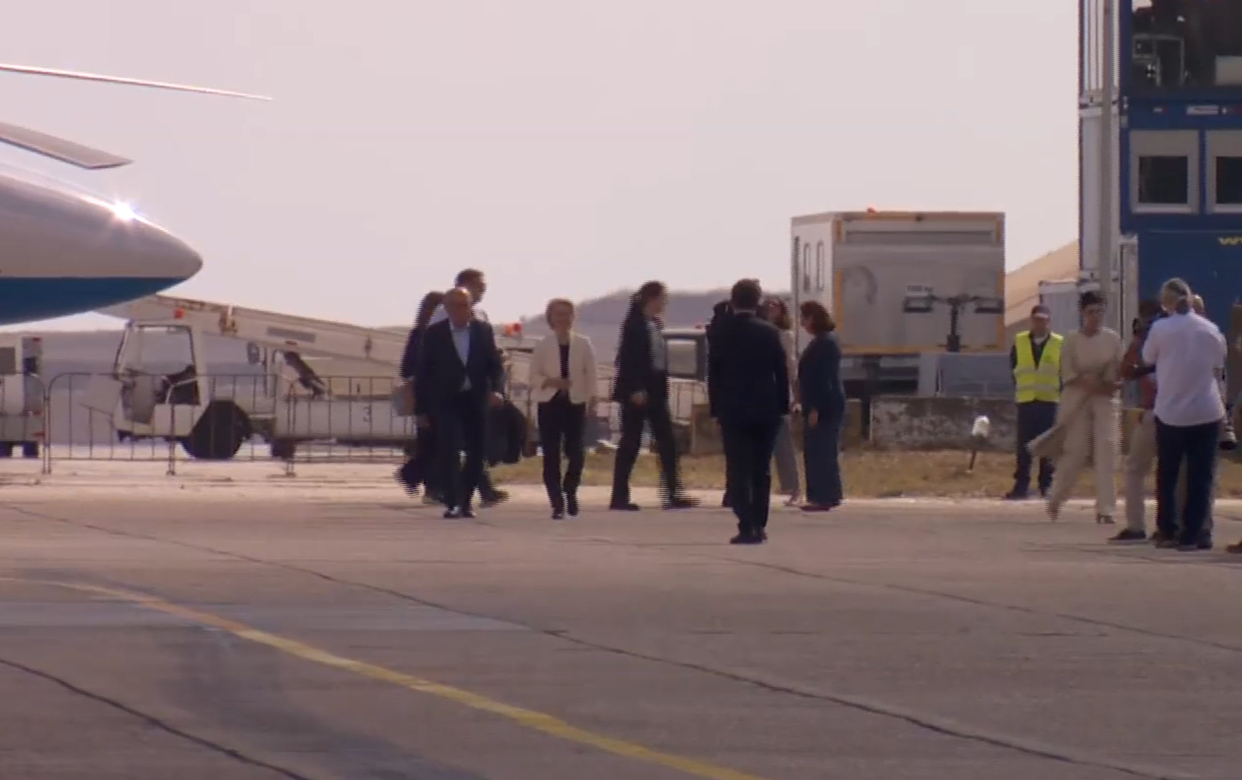 Ursula von der Leyen a ajuns în România. A fost întâmpinată de Nicușor Dan