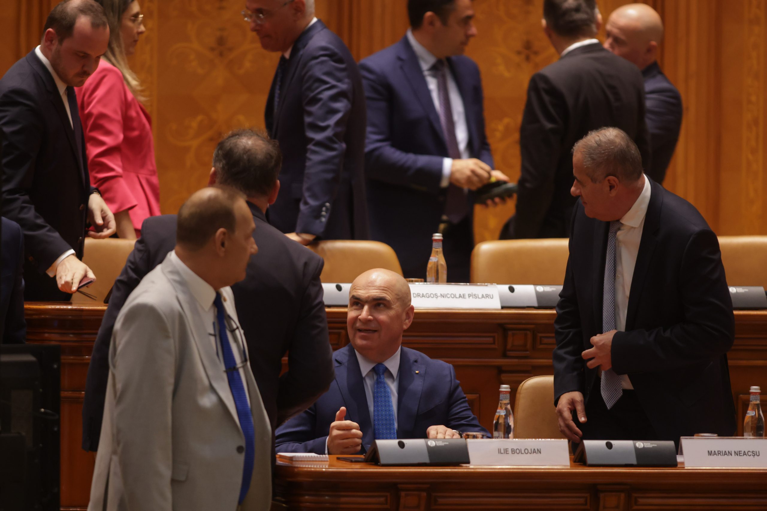 Guvernul își angajează răspunderea pe cinci măsuri din pachetul doi de reforme. Ședința plenului reunit al Parlamentului, de la ora 19