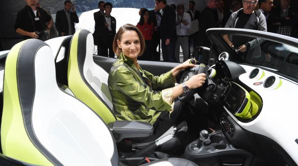 Renault a numit la Dacia primul CEO femeie din istoria uzinei. Katrin Adt vine de la Mercedes