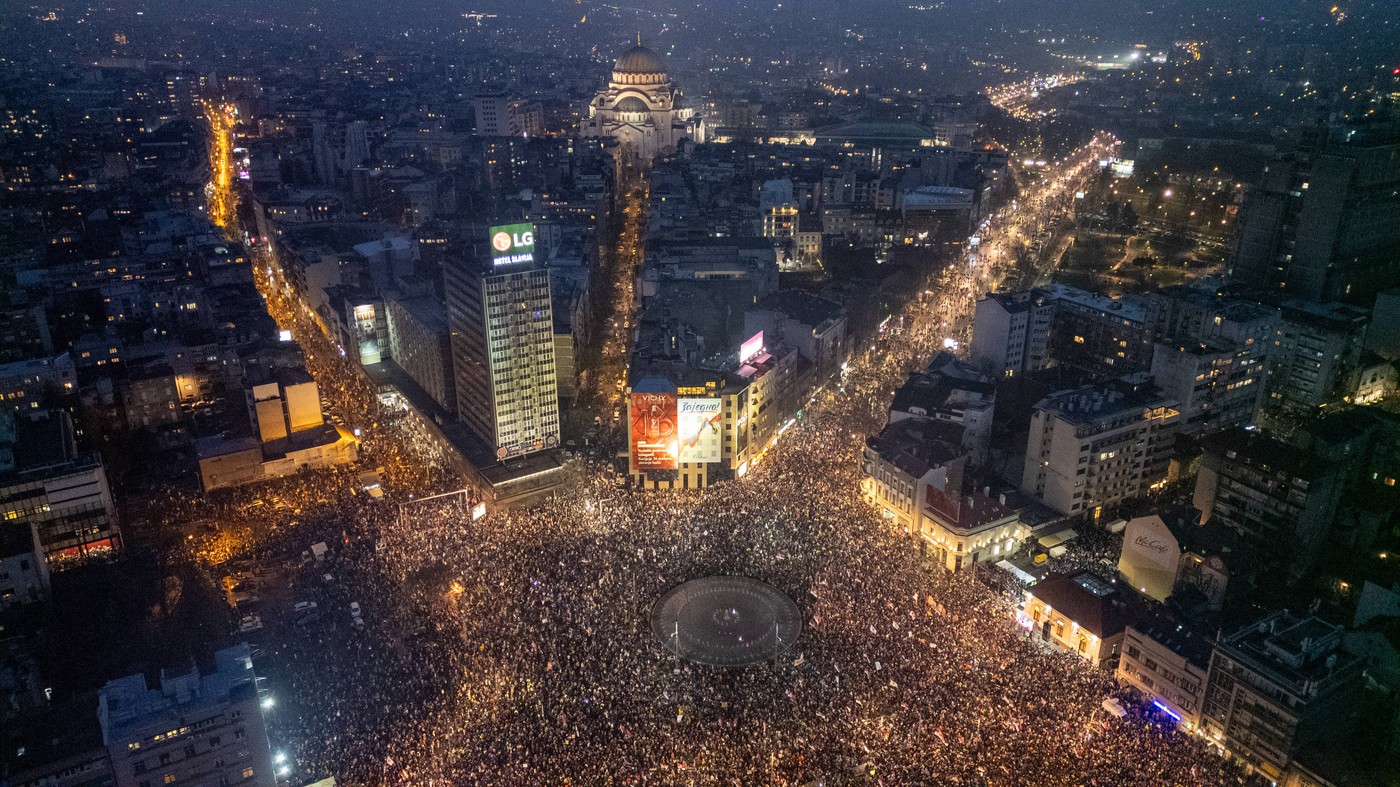 manifestație belgrad sârbii - Imagine ilustrativă