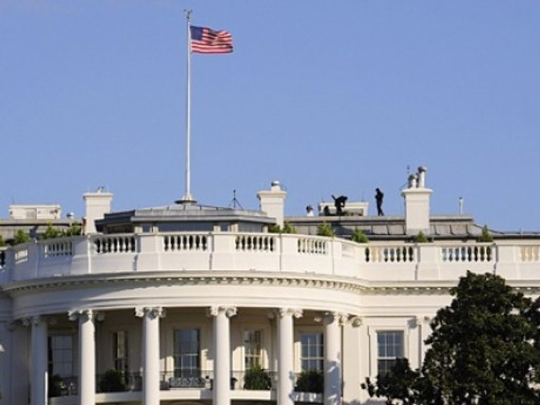 Vizual pentru geantă misterioasă aruncată pe Top10stiri.ro