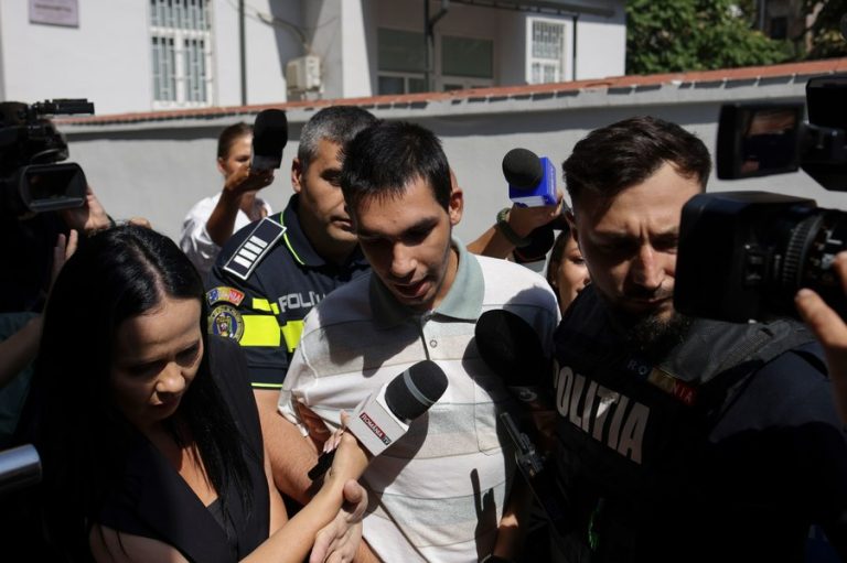 Foto reprezentând tânărul atacat livratorul - Știri România