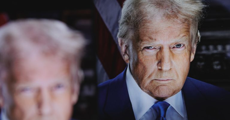 Vizual pentru donald trump comparat pe Top10stiri.ro