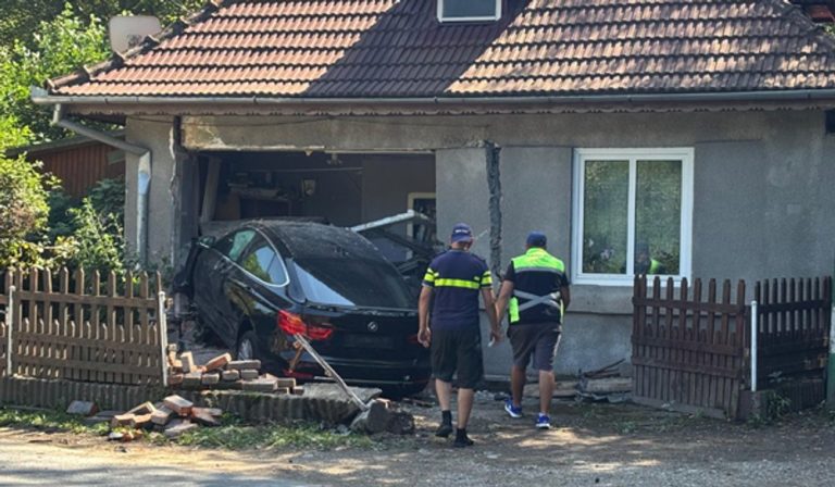 Foto reprezentând șofer abia luat - Știri România