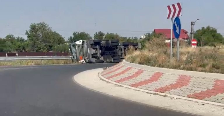 Foto reprezentând pericol explozie cisternă - Știri România