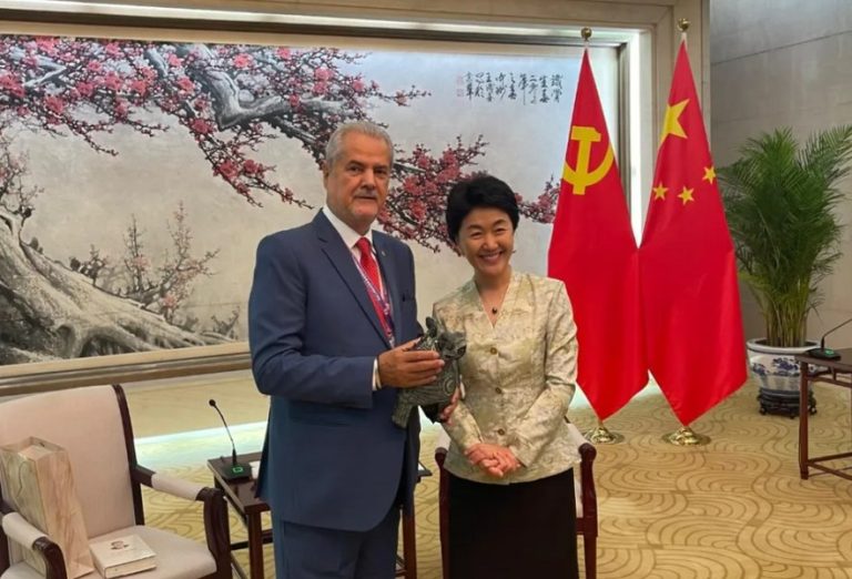 adrian năstase alături - Imagine ilustrativă