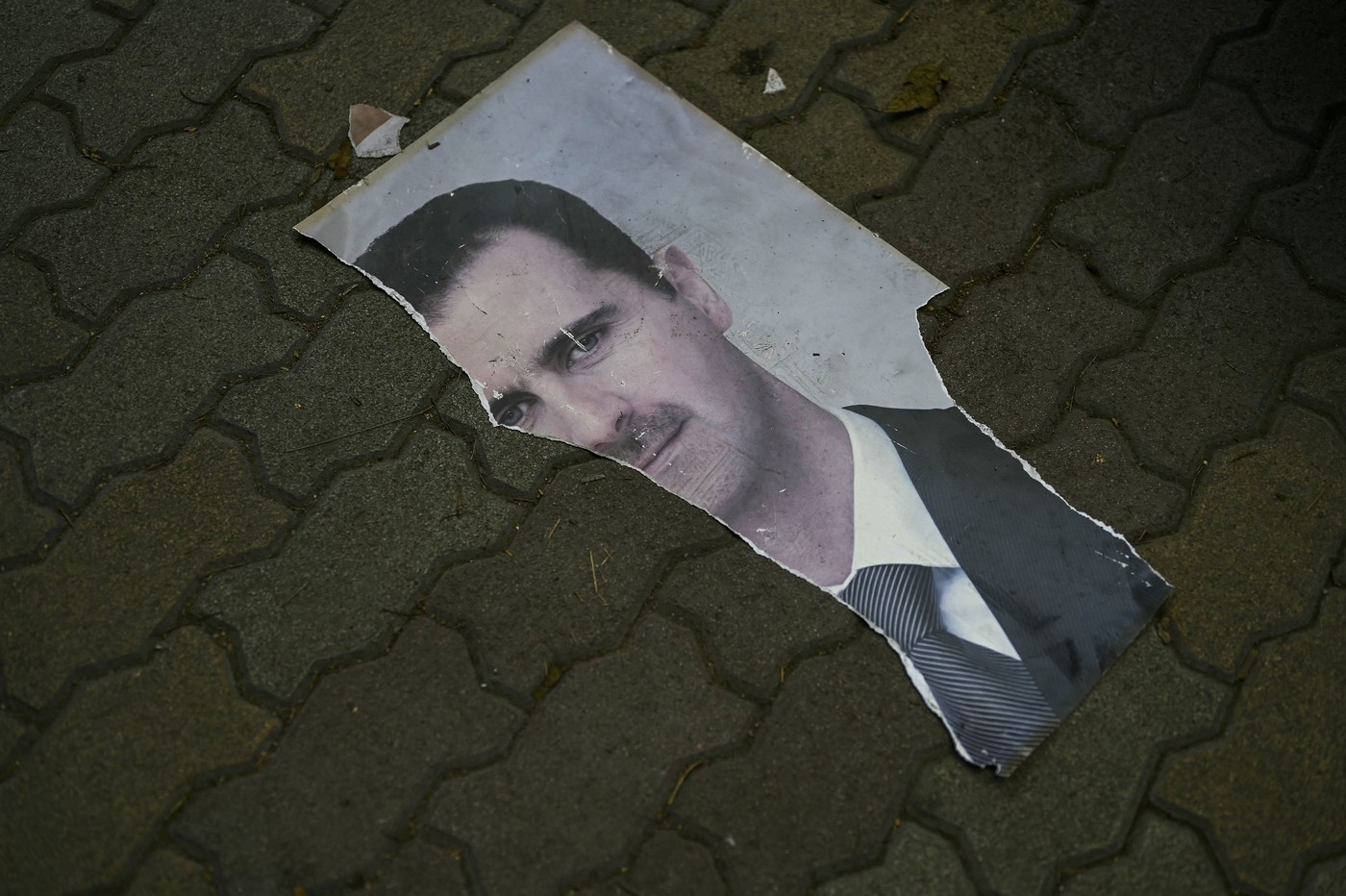 Franța a emis, după 13 ani, mandate de arestare pe numele lui Bashar al-Assad și al altor foști oficiali sirieni pentru moartea a doi jurnaliști în bombardamentele din 2012