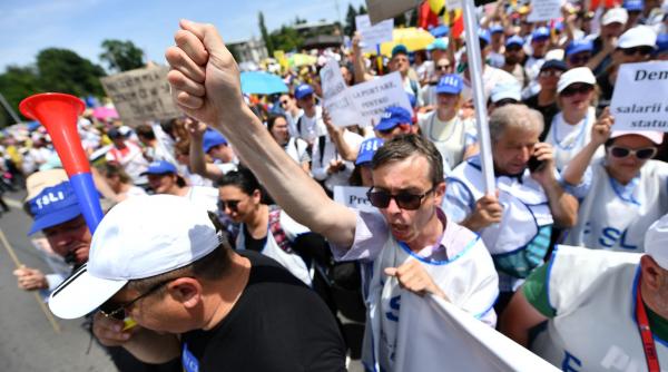 Bugetarii amenință cu greva generală. Sindicatele acuză guvernul că pregătește cel mai mare val de concedieri din ultimii 30 de ani