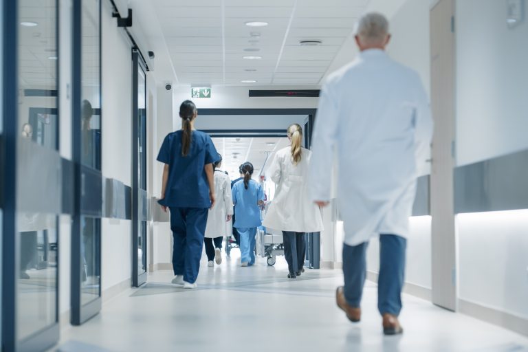 Imagine despre interviu chirurg român - Top10stiri.ro