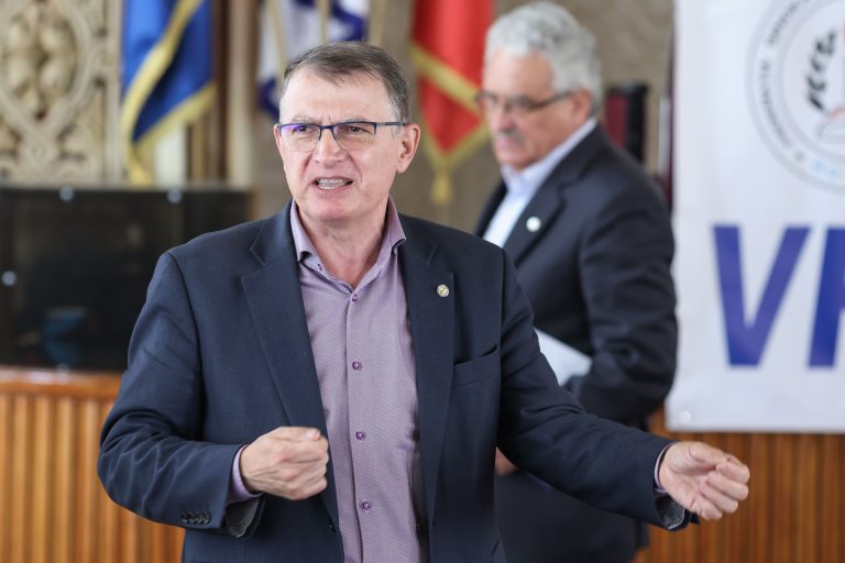 Foto reprezentând lider sindical recomandăm - Știri România