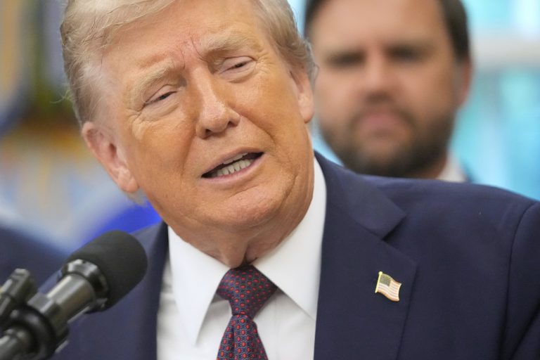 donald trump răspunde - Imagine ilustrativă