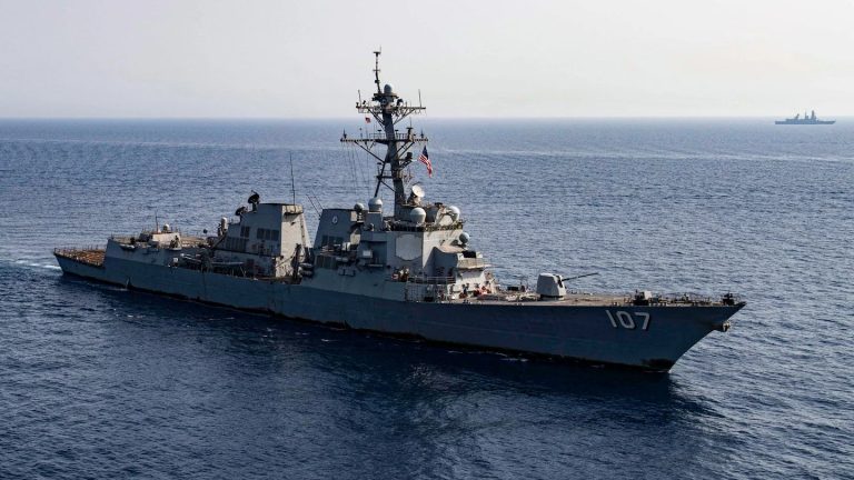 Foto reprezentând donald trump armata - Știri România