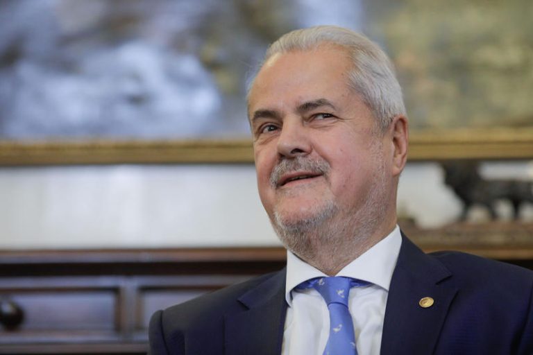 Imagine despre persoana adrian năstase - Top10stiri.ro