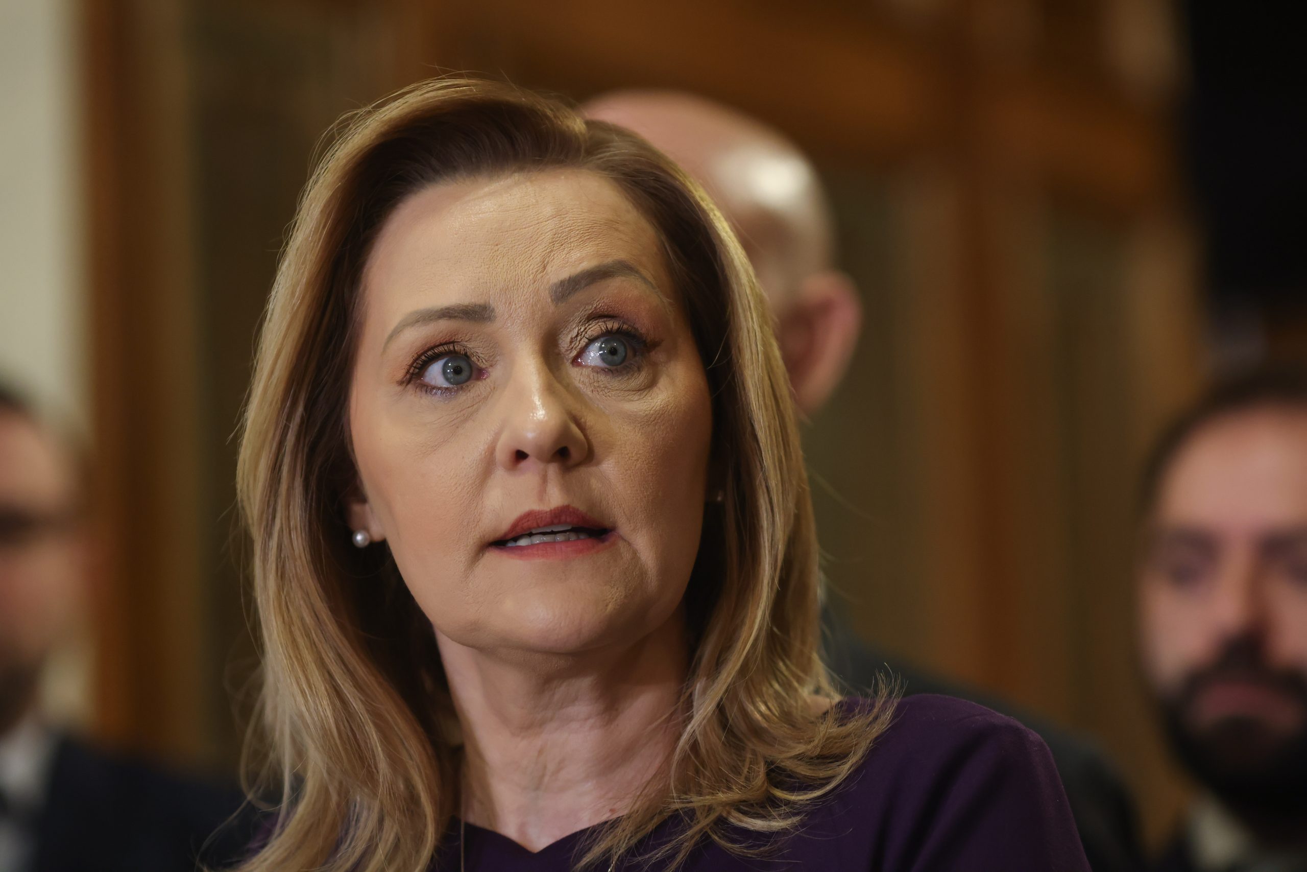 Reacția dură a Elenei Lasconi la măsurile anunțate de Bolojan. „Dacă trimit 45% din oameni acasă, pot să pun lacăt pe Primărie” / Atac la Nicușor Dan