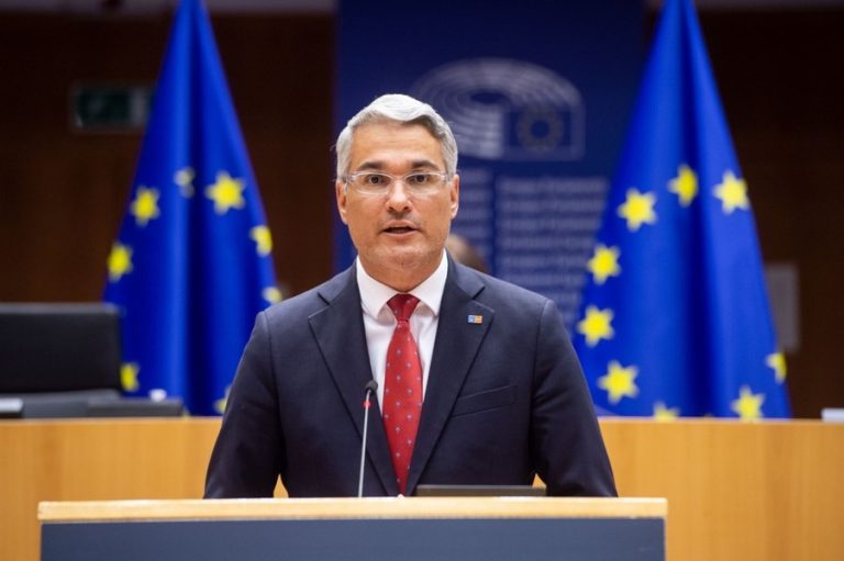 Foto reprezentând director ministerul invesțiilor - Știri România