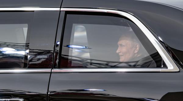 „Diplomația limuzinei”: Cum și-au transformat Putin, Trump și Xi mașinile de lux în instrumente ale puterii