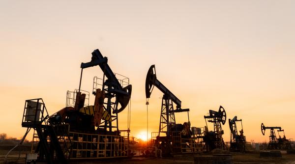 Politico: Rusia, în fața unei crize a petrolului după atacurile ucrainene cu drone. Cum a devenit „strangulată” aprovizionarea rușilor