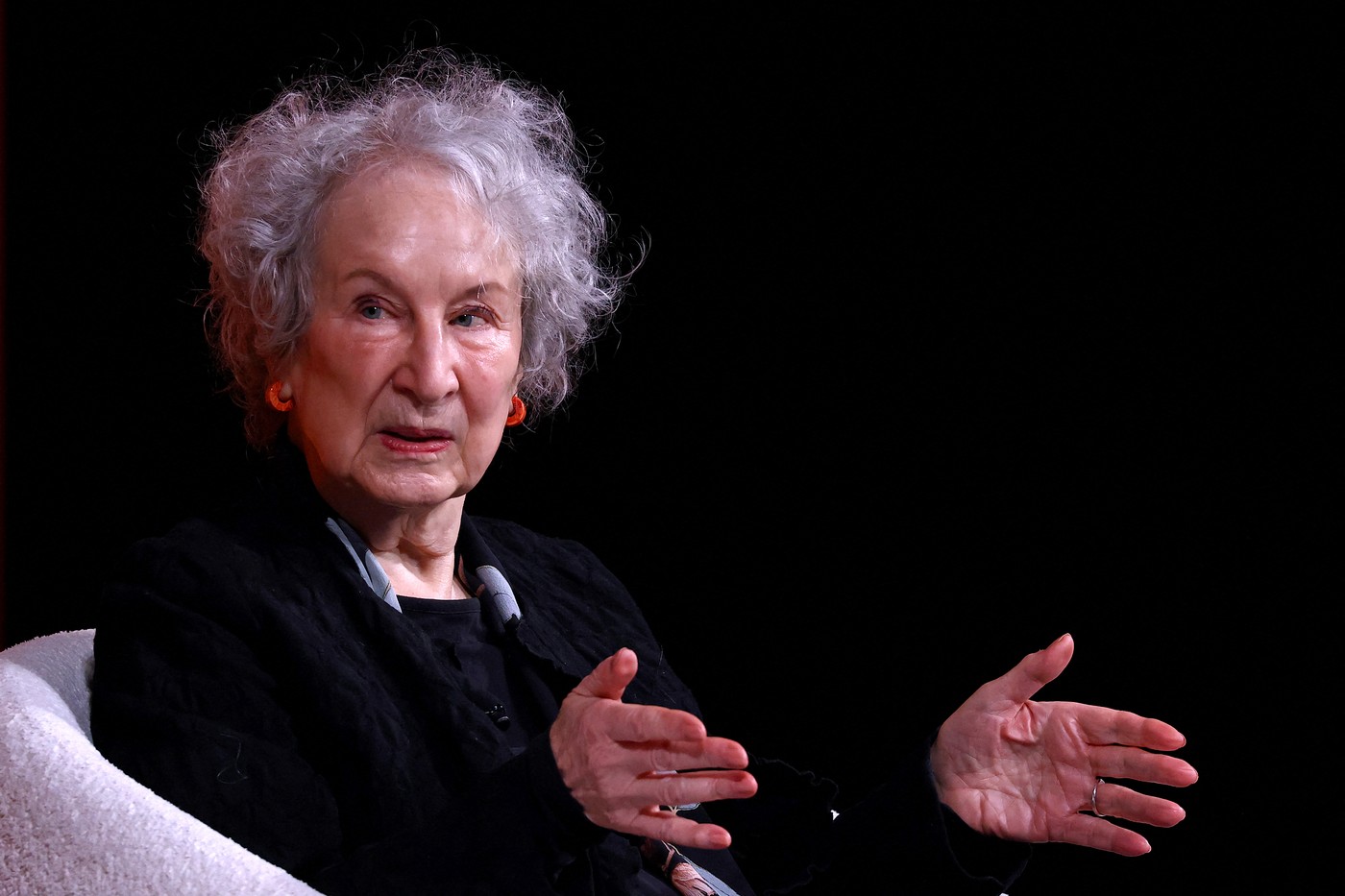 „Îmi pare rău, ministrul vostru al Educaţiei crede că sunteţi proşti”. Reacția virală a scriitoarei Margaret Atwood
