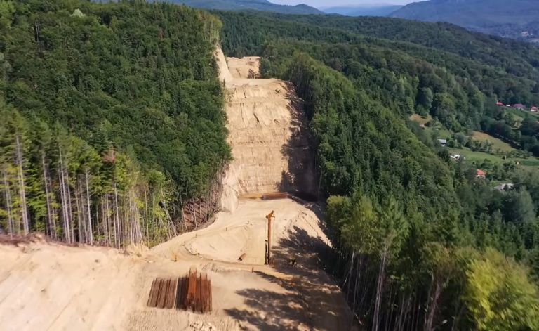 Imagine despre foto arată utilajul - Top10stiri.ro