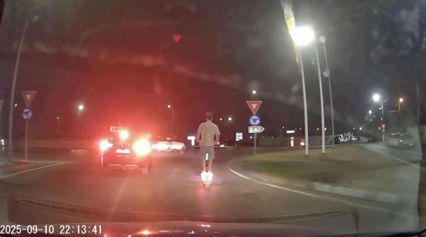 Un tânăr a fost surprins mergând noaptea cu trotineta electrică pe Autostrada A3 București – Ploiești