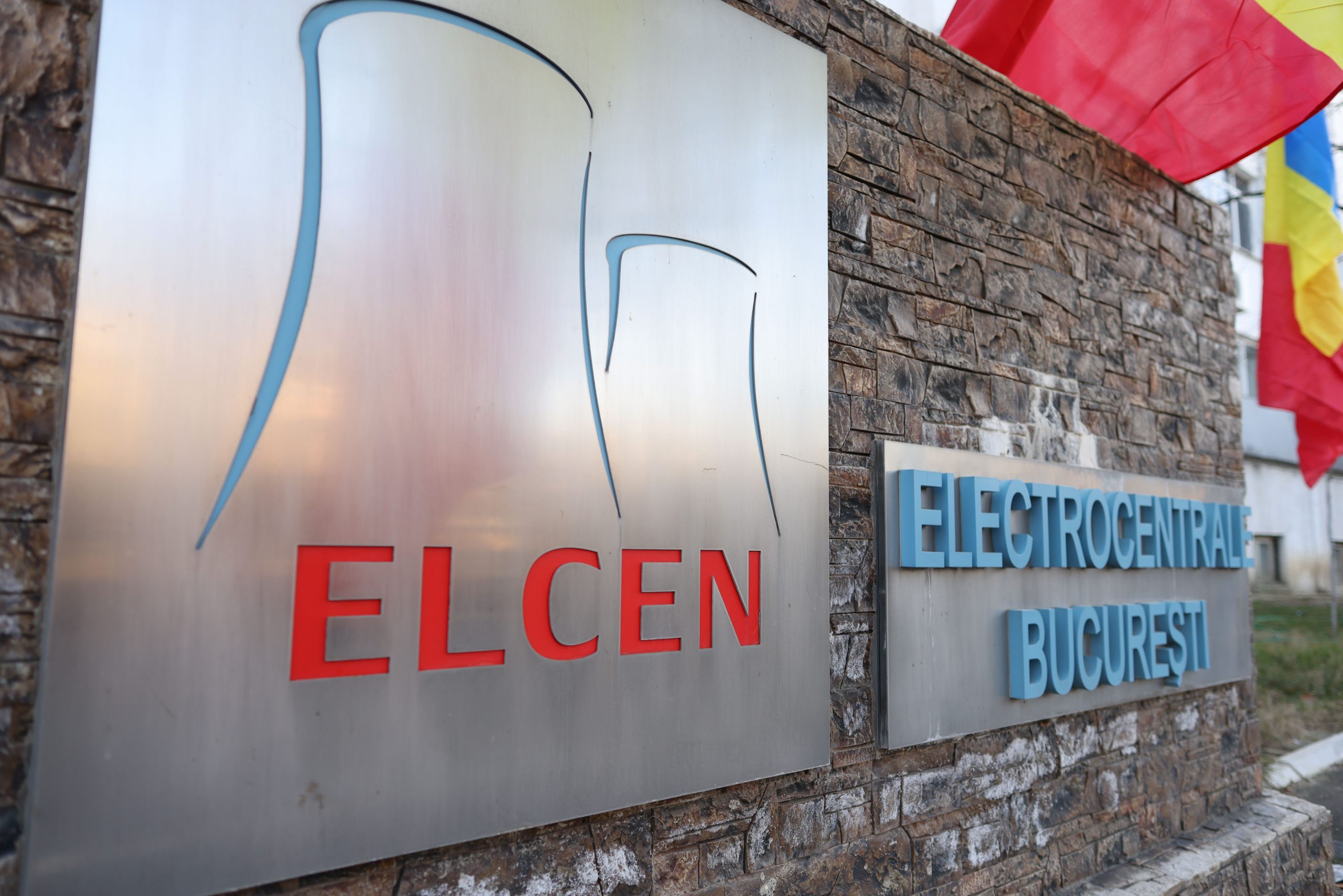 Noi detalii din ancheta ELCEN. Mașină de lux cumpărată de afaceriști care au câștigat o licitație, găsită în parcarea unui director