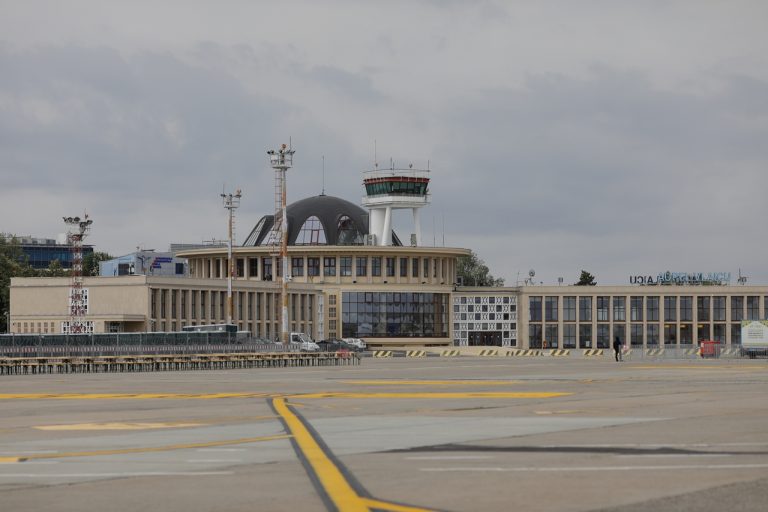 Foto reprezentând aeroportul băneasa modernizat - Știri România