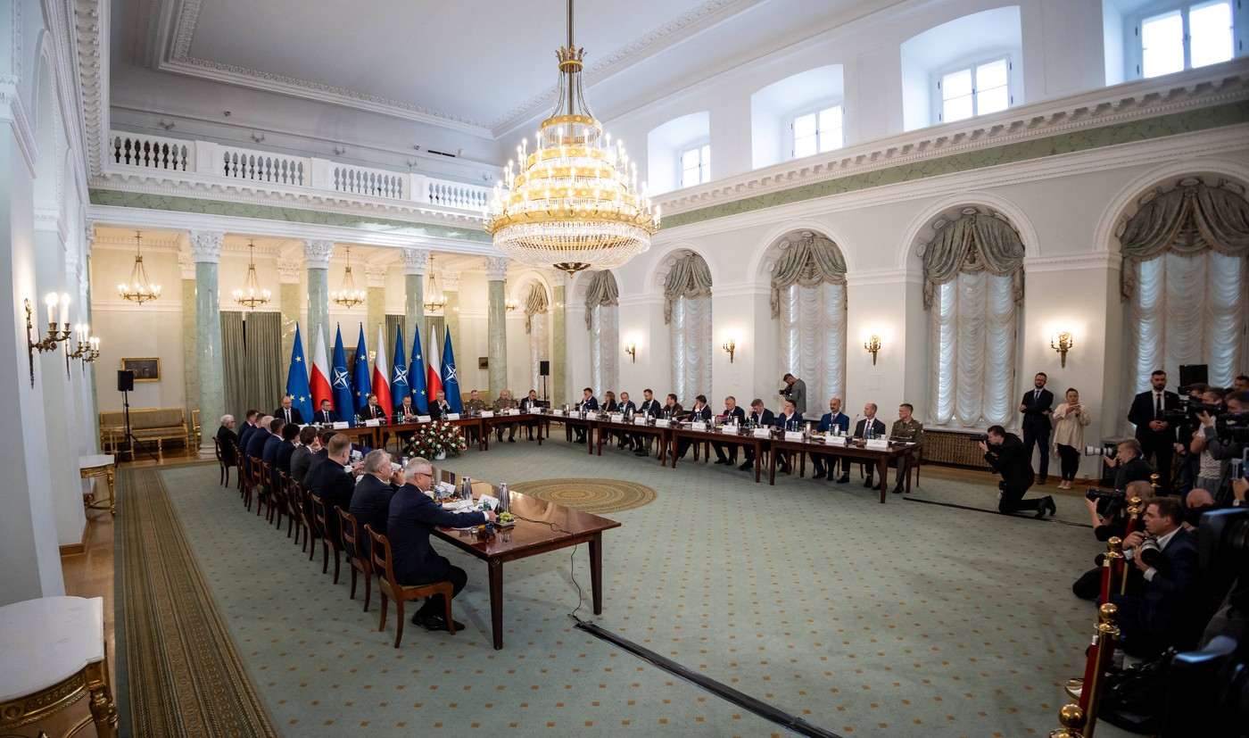 În Polonia s-a reunit Consiliul Național de Securitate. Premierul vorbește despre trădători și dezinformarea rusească