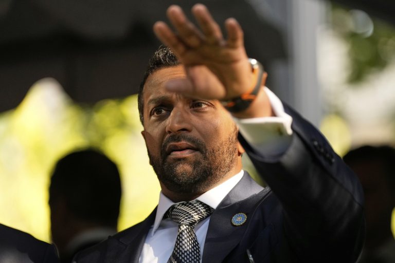 Vizual pentru palmă peste față pe Top10stiri.ro