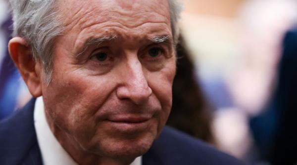 Un miliardar american a stârnit furie într-un sat din Anglia. Își umplea lacul pe timp de secetă. Compania de apă a oprit livrările