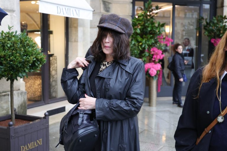 Foto reprezentând celebră actriță franceză - Știri România