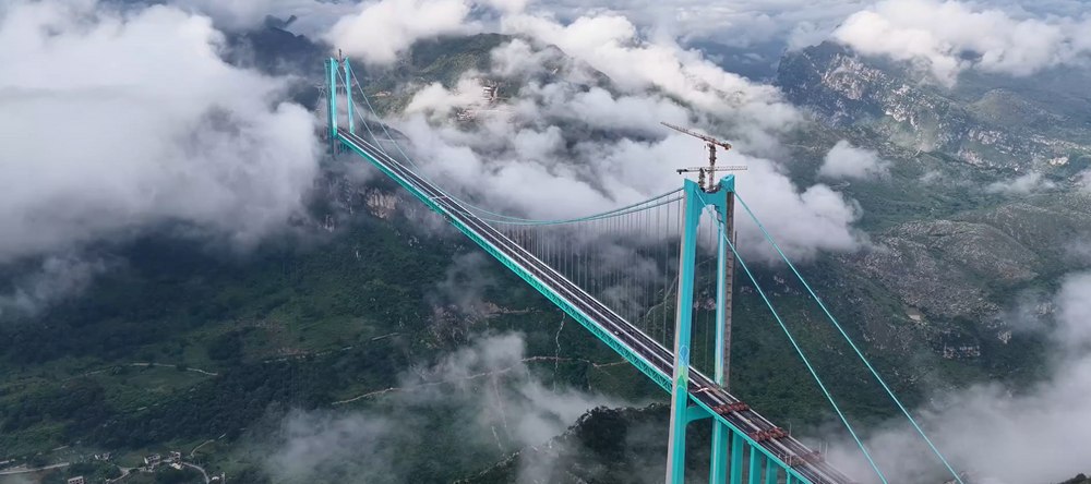 China se întrece pe sine în recorduri: Inaugurează în septembrie cel mai înalt pod din lume, Huajiang Grand Canyon, depășing Beipanjiang