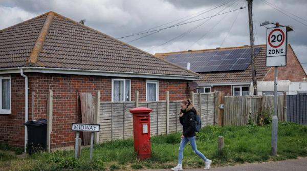 „Le spun de unde sunt și îmi răspund cu ‘îmi pare rău’”. Cum e să crești în cel mai sărac loc din țara ta