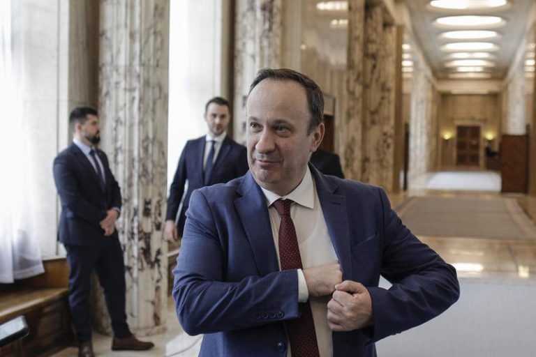 lider atacă purtătoarea - Imagine ilustrativă