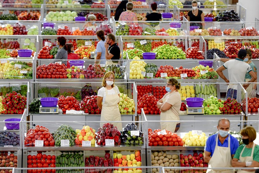 Nou val de scumpiri. Ce alimente s-ar putea scumpi de la 1 octombrie și cu cât