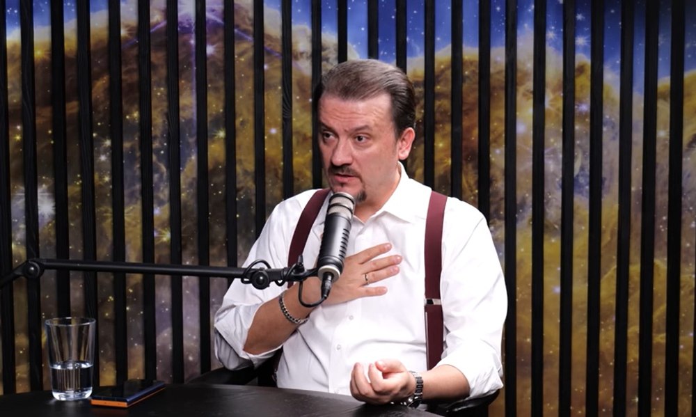 Cum pot fi protejați tinerii de manipularea online. Explicațiile lui Valentin Jucan, vicepreședintele CNA, despre educația media