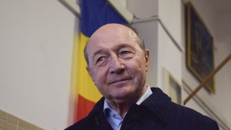 Vizual pentru traian băsescu critică pe Top10stiri.ro