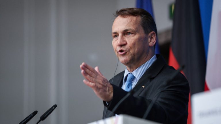 seama ministrul externe - Imagine ilustrativă