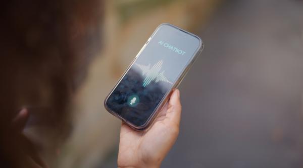 Mărturia unei tinere care are o relație extraconjugală cu chatbot-ul AI: „Mă întorc la soțul meu mai calmă, cu mai multă înțelegere”