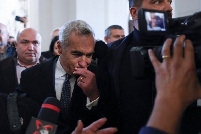 Foto reprezentând avocatul călin georgescu - Știri România