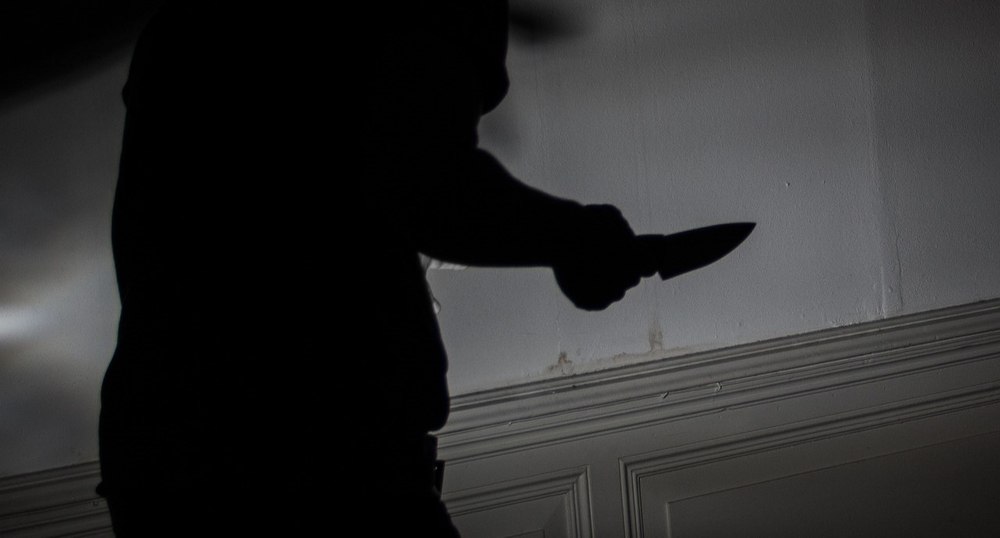 Conflict violent într-un mall din București: bărbat înjunghiat de fostul iubit al partenerei sale