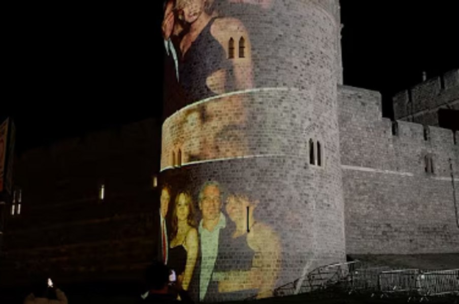 Patru persoane arestate după ce imagini cu Epstein, Trump și prințul Andrew au fost proiectate pe Castelul Windsor, la sosirea președintelui SUA în Marea Britanie