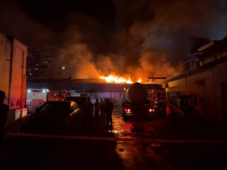 Foto reprezentând incendiu depozit sectorul - Știri România