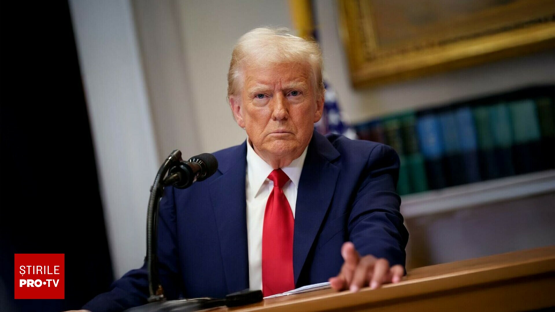 Foto reprezentând trump sfidează criticile - Știri România