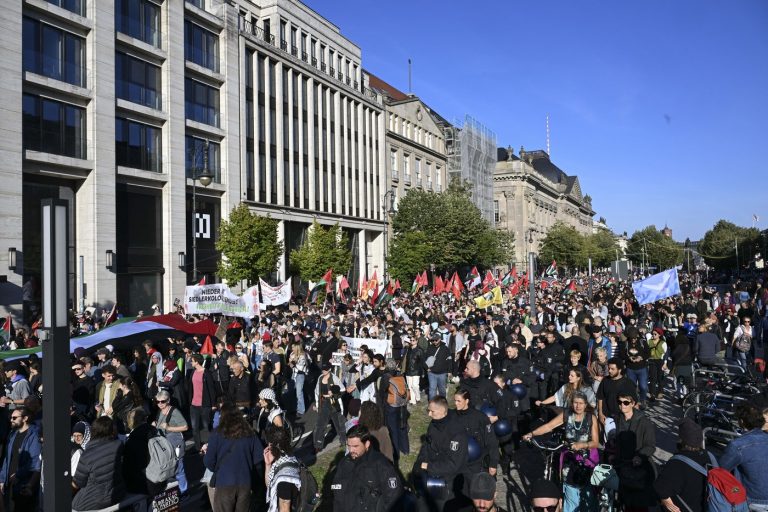 Foto reprezentând protest uriaș berlin - Știri România