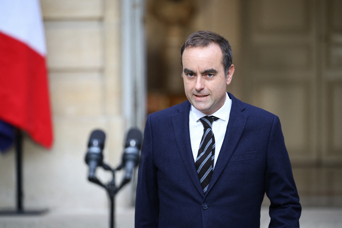 macron două zile - Imagine ilustrativă